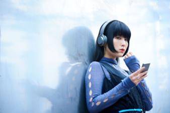 次世代ラップシンガー Daoko ソニーワイヤレスヘッドホン H Ear シリーズ コラボミュージックビデオ 10月31日 火 公開 Moraトピックス