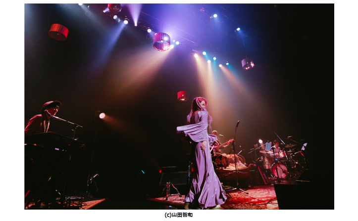Chara、2年4カ月ぶりオリジナルフルアルバム「Sympathy」発売とリリースツアーをZepp Tokyo公演で生発表