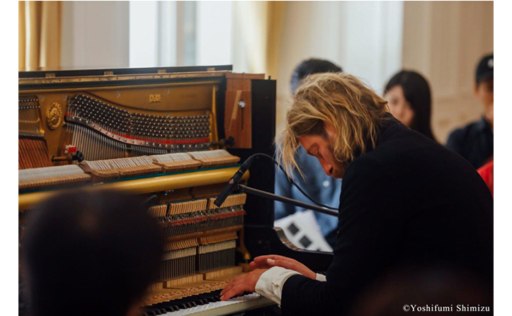 オランダ出身のピアニスト/コンポーザーのユップ・ベヴィンがアルバムリリース記念ショーケースを開催