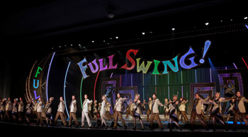 月組 大劇場「FULL SWING!」の情景写真